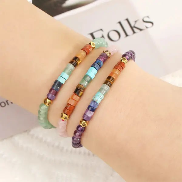 Bracelet 7 chakras perles rondes et cylindriques - 5 pierres socle bras de femme kaosix