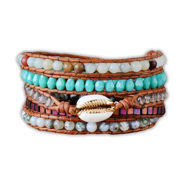 Bracelet Boho (Wrap) Coquillage Cauris sur fond blanc kaosix