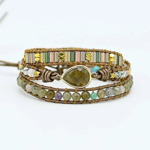 Bracelet Boho (wrap) Labradorite Équilibre posé sur un sol blanc vue de face kaosix