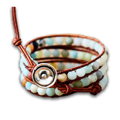 Bracelet Boho (wrap) en Amazonite trois tours sur fond blanc Kaosix