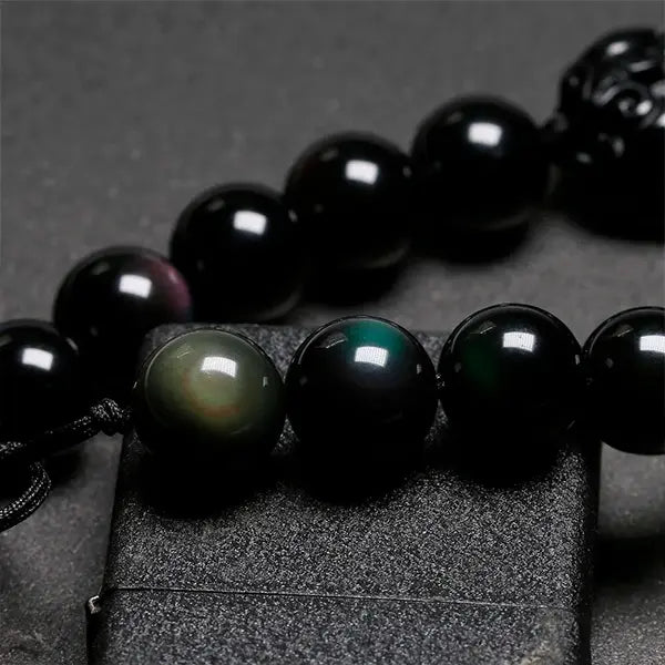 Bracelet Pi Xiu (Pi Yao) Obsidienne Œil de Tigre gros plan sur perles d'obsidienne kaosix