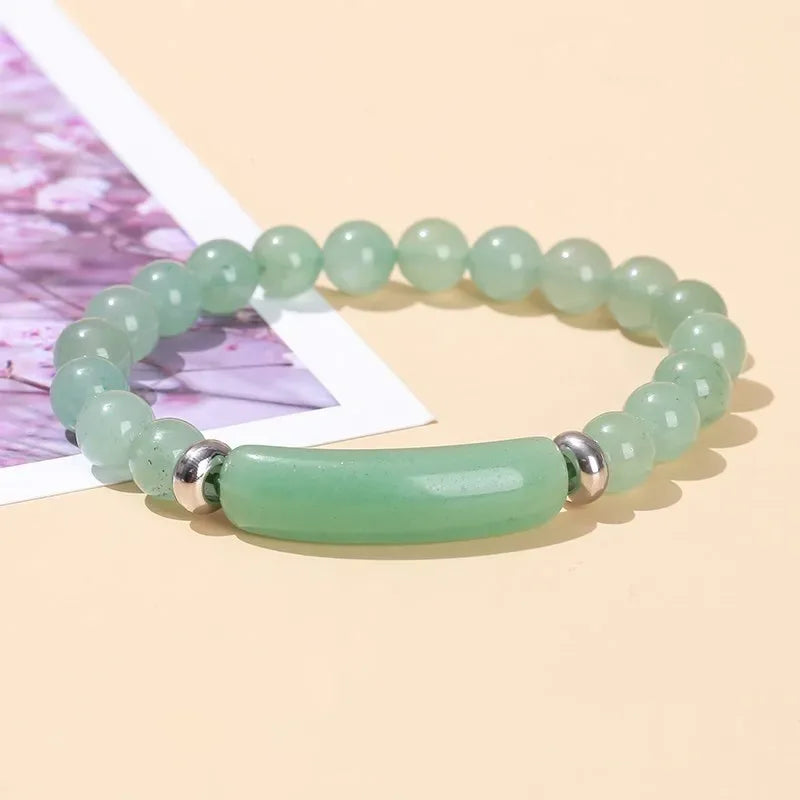 Bracelet en Aventurine Bande Courbe et Perles sur un sol beige kaosix