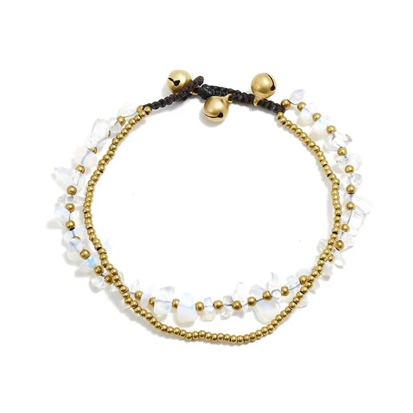 Double Bracelet de Cheville en Quartz Blanc et Perles de Cuivre sur fond blanc kaosix