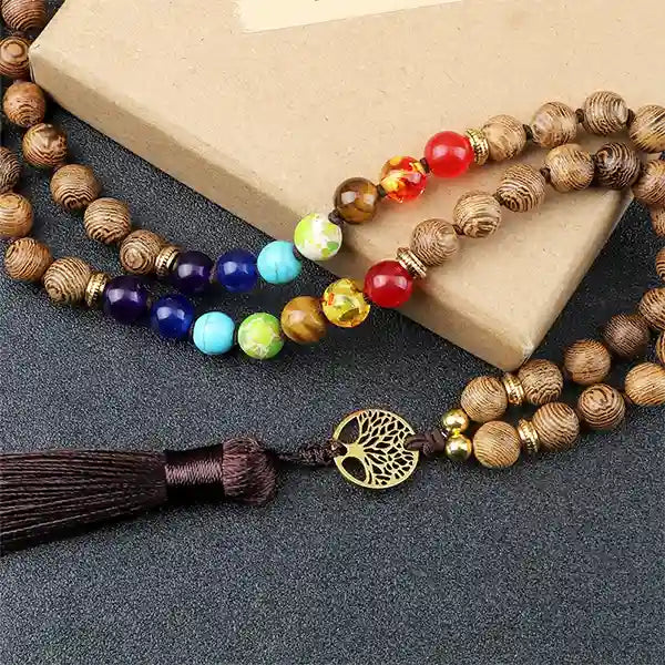 Mala 108 Perles 7 Chakras en Bois avec Arbre de Vie gros plan kaosix