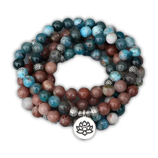 Mala 108 perles Apatite Pierre de Soleil Lotus sur fond blanc