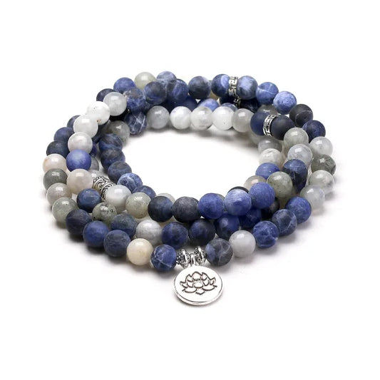 Mala 108 perles Pierre de Lune Sodalite Lotus sur fond blanc kaosix