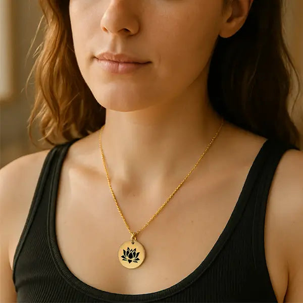 Pendentif Médaille Fleur de Lotus Collier Spirituel en Or, Argent & Or Rose 6