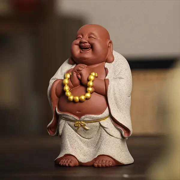 Petit Bouddha rieur blanc fond flou kaosix