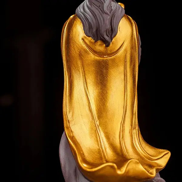 Statue Guerrier Chinois Wuxia en Céramique couleur doré vue de dos gros plan kaosix