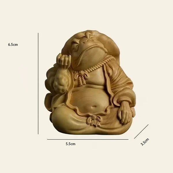 Statuette Grenouille Porte-Bonheur Jin Chan Bouddha Rieur Budai en Bois sur fond beige avec dimensions kaosix