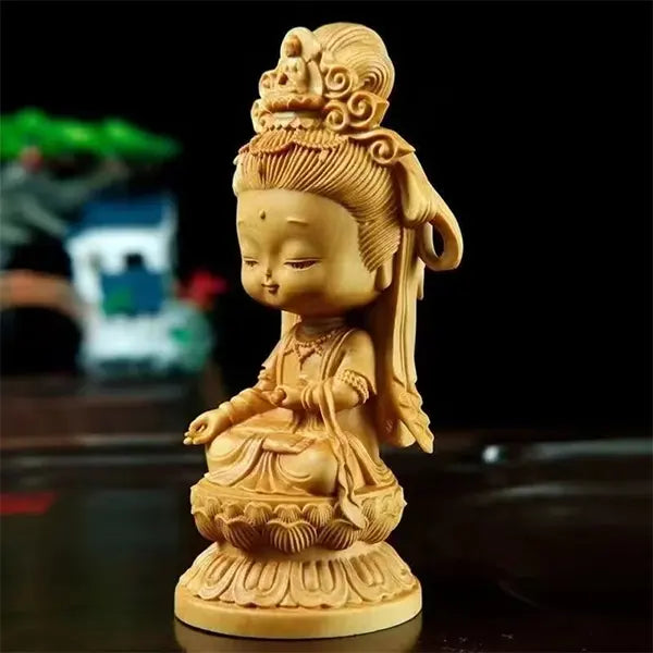 Statuette Guanyin en Bois - Déesse de la Compassion vue de trois quarts profil gauche kaosix