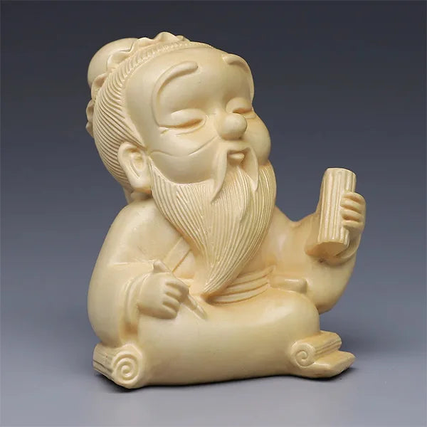Statuette Lao Tseu en Bois Blanc Décoration Zen et Sagesse Taoïste sur fond gris regard vers la gauche Kaosix