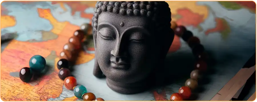 Tête de Bouddha entouré d'un bacelet Bouddhiste en perles de pierres sur une carte du monde kaosix