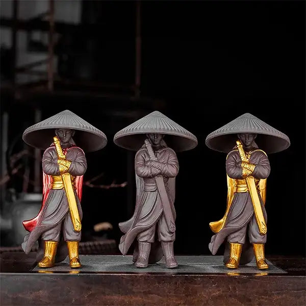 Trio de Statues Guerrier Chinois Wuxia en Céramique sur fond noir kaosix