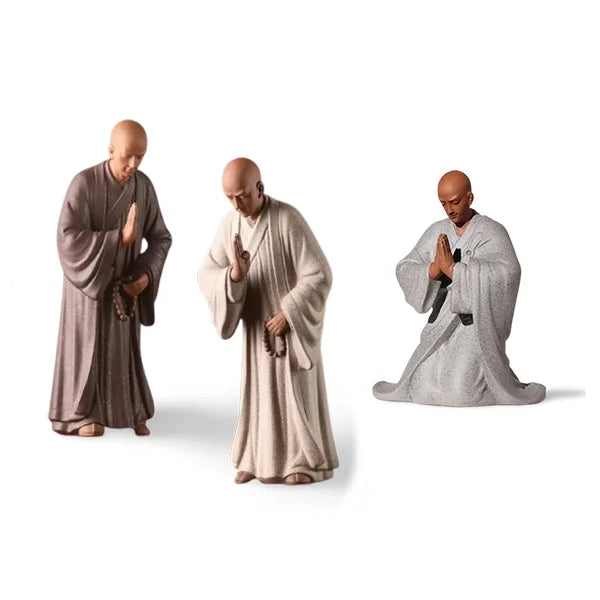 Trois Statues Moines Bouddhistes Humilité et Respect sur fond blanc Kaosix