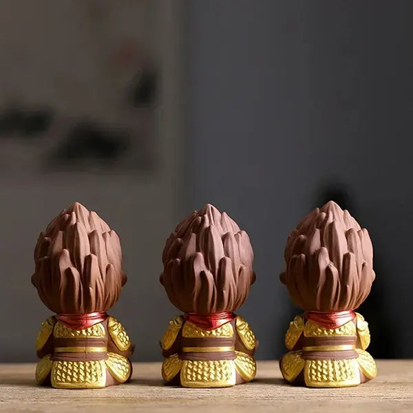 Trois Statuettes Sun Wukong Le Roi Singe Légendaire de la Mythologie Chinoise couleur marron vue de dos kaosix