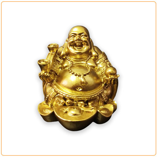 Bouddha rieur porte-bonheur avec symboles porte-bonheur dorés