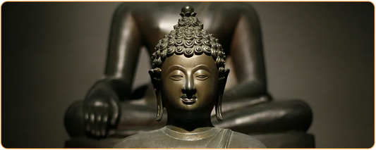 une statue de Bouddha thailandais dans un temple thaïlandais kaosix