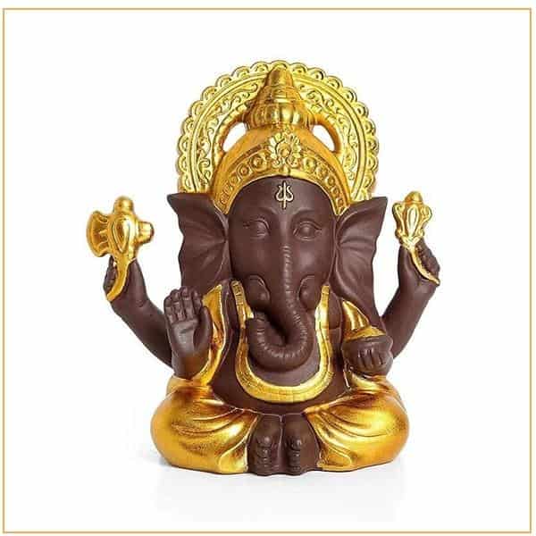 Statue de Ganesh doré sur fond blanc kaosix