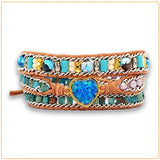 Bracelet Boho (wrap) Cœur d’opale Bleue sur fond blanc Kaosix