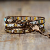 Bracelet Boho (wrap) Labradorite Équilibre posé sur un plancher en bois vue de derrière kaosix