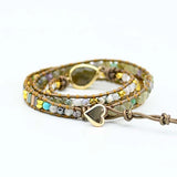 Bracelet Boho (wrap) Labradorite Équilibre posé sur un sol blanc vue de derrière kaosix
