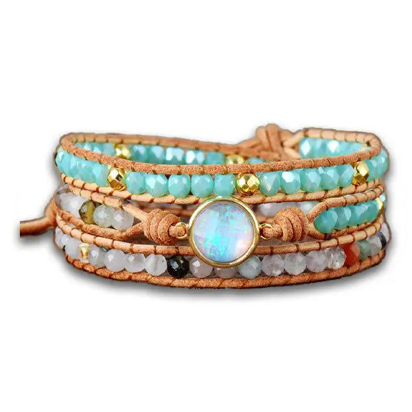 Bracelet Boho (wrap) en Opale Bleue Ronde sur fond blanc Kaosix