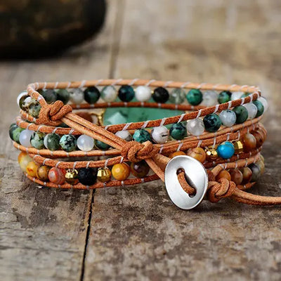 Bracelet Boho (wrap) en pierre de Jade Vert Turquoise Onyx Lave sur un plancher en bois vue de derrière Kaosix
