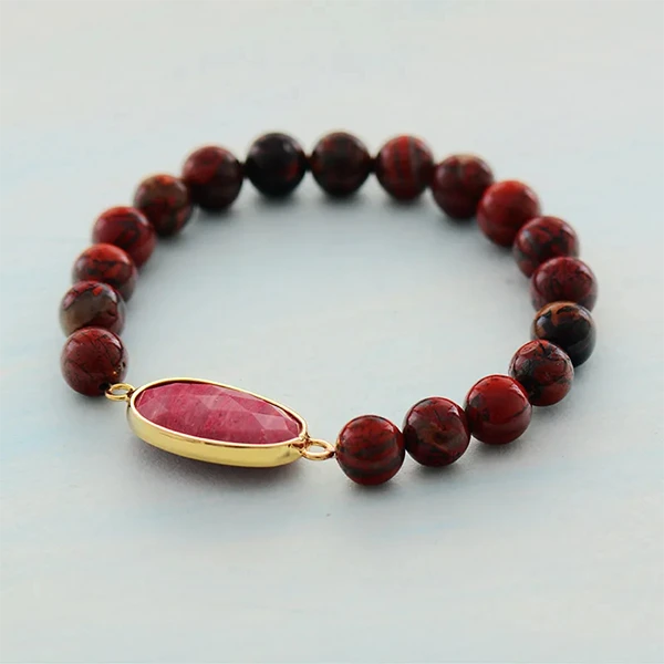 Bracelet Jaspe Rouge et Rhodonite posé sur une surface grise kaosix
