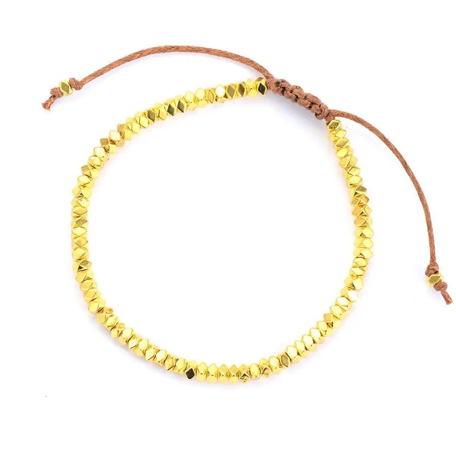 Bracelet Tibétain Hématite Tricolore Dorée sur fond blanc kaosix