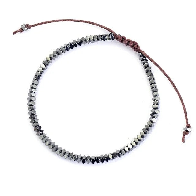 Bracelet Tibétain Hématite Tricolore Noire sur fond blanc kaosix