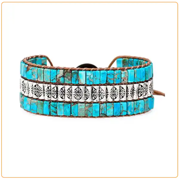 Bracelet Turquoise Bâtonnets Tibétain Boho Wrap sur fond blanc kaosix