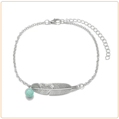 Bracelet de Cheville Plume Argentée et Perle Turquoise sur fond blanc kaosix