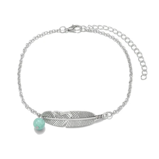 Bracelet de Cheville Plume Argentée et Perle Turquoise sur fond blanc kaosix