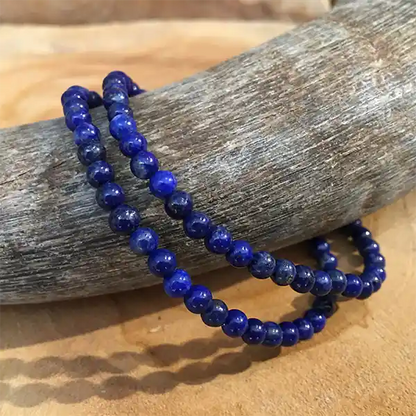 Deux Bracelets en Lapis Lazuli Harmonie (boule 4 mm) enroulés autour d'une branche d'arbre kaosix