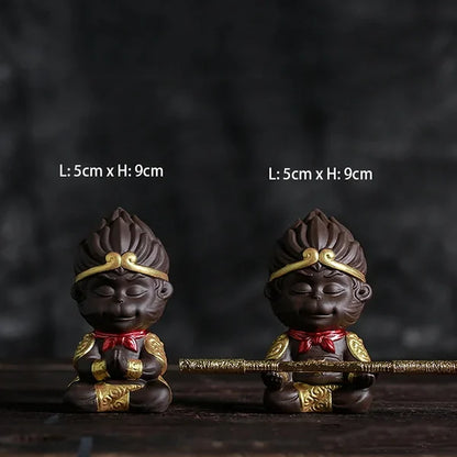 Deux Statuette Sun Wukong Le Roi Singe Légendaire de la Mythologie Chinoise couleur noir sur fond noir kaosix
