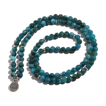 Mala 108 perles Apatite Bleue Symbole du Lotus fond blanc kaosix