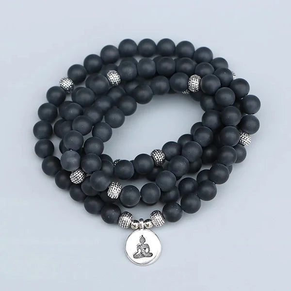 Mala 108 perles Onyx Noir Bouddha sur fond gris kaosix