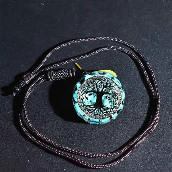 Pendentif Orgonite Arbre de Vie Turquoise à plat deroulé fond noir kaosix