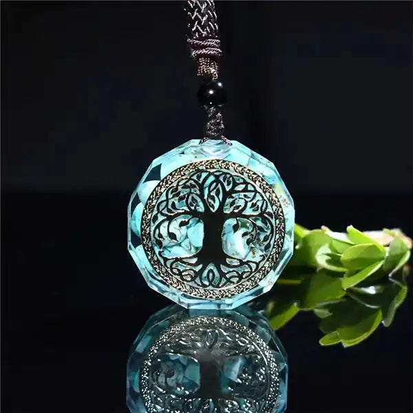 Pendentif Orgonite Arbre de Vie Turquoise vertical fond noir mirroir kaosix