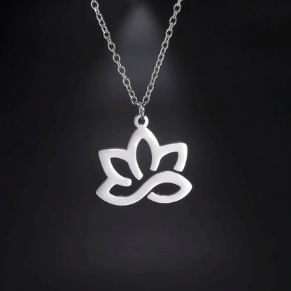 Pendentif fleur de lotus & infini suspendu avec un fond noir kaosix