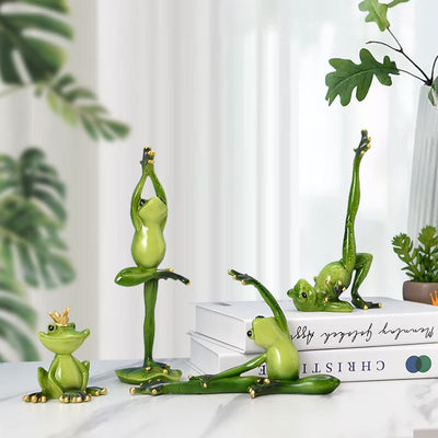 Quatre Statuettes Grenouille Yoga sur fond blanc Kaosix