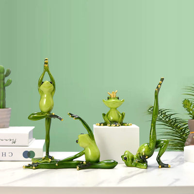 Quatre Statuettes Grenouille Yoga sur fond vert Kaosix
