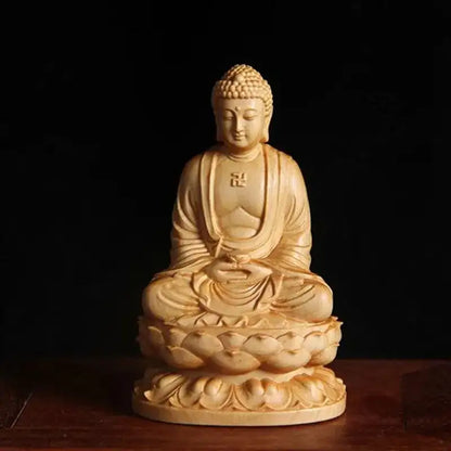 Statue Bouddha Assis Shakyamuni en Méditation sur une table en bois avec un fond noir kaosix