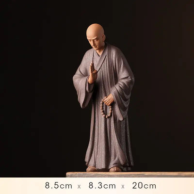 Statue Moine Bouddhiste Humilité et Respect Debout Marron sur fond noir avec dimensions Kaosix