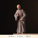 Statue Moine Bouddhiste Humilité et Respect Debout Marron sur fond noir avec dimensions Kaosix