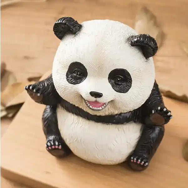 Statue Panda en Résine Symbole Joie Paix Sérénité sur un socle en bois vue de dessus kaosix
