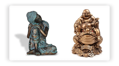 Statue Bouddha assis penseur cuivre bleu ciel et Gros Bouddha Rieur sur Grenouille avec un fond blanc et un cadre orange Kaosix