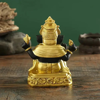 Statue de Ganesh doré sur table en bois vue de de dos kaosix