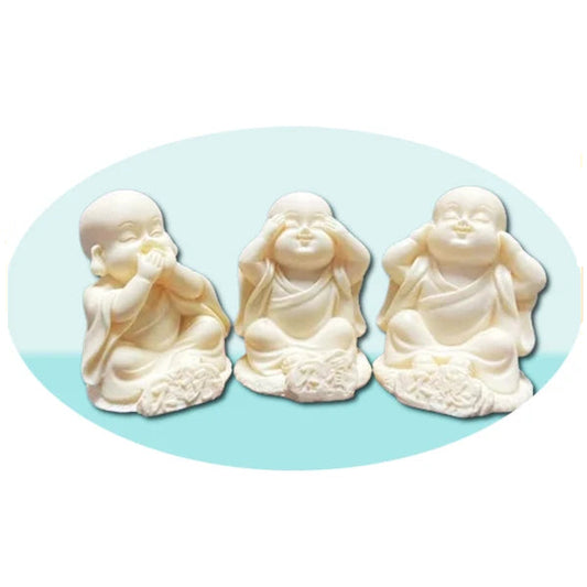 Statues Moine de la Sagesse - Trio de Moines Bouddhistes en Ivoire Végétal sur fond blanc kaosix